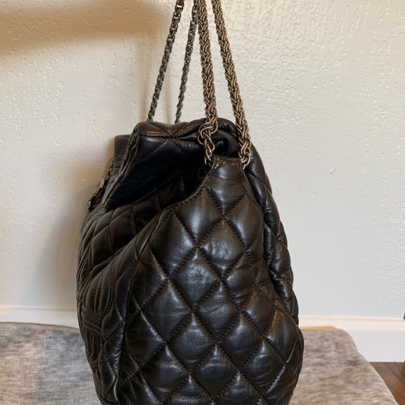 Authentic Chanel handbag - Picture 3 of 8